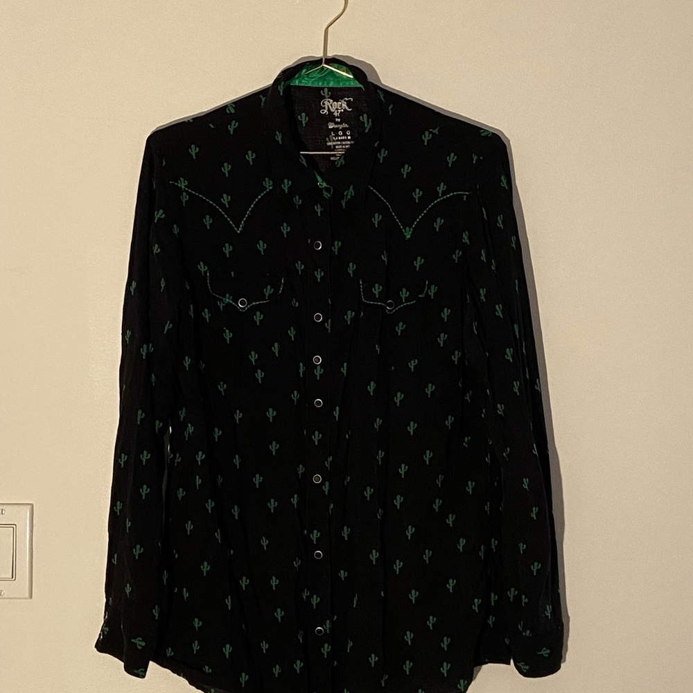 Wrangler Black and Green Casual Button Down Shirt